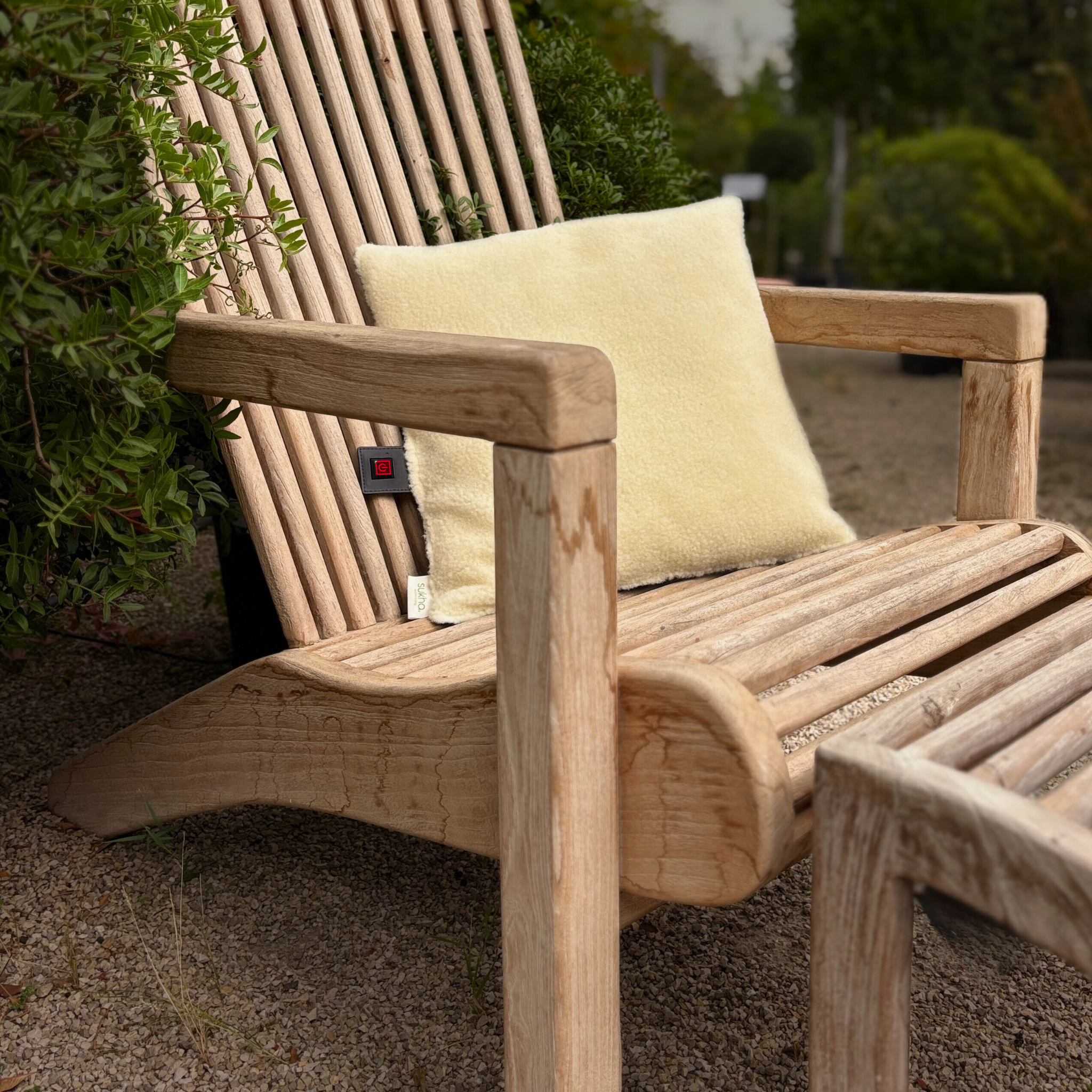Coussin chauffant Lou pour prolonger les moments en extérieur. Housse en laine de brebis recyclée des Pyrénées et tissu outdoor kaki.